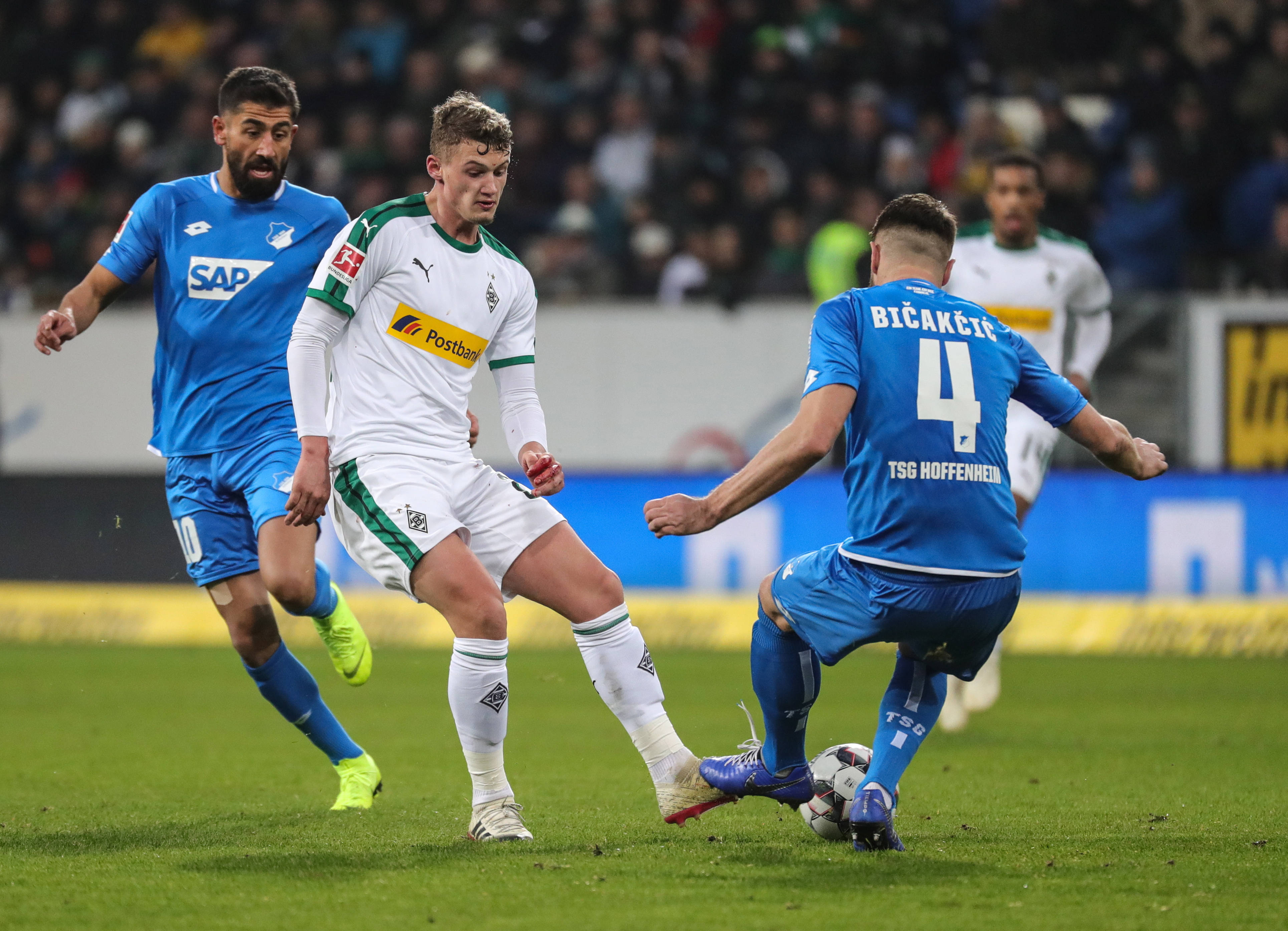 开云体育在线登录-法兰克福球员表现出色，助球队击败对手