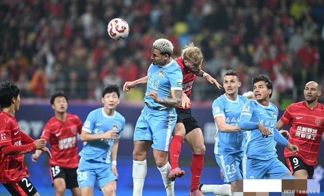 客场作战的球队面对强敌，顽强拼搏展现了团结一致的简单介绍